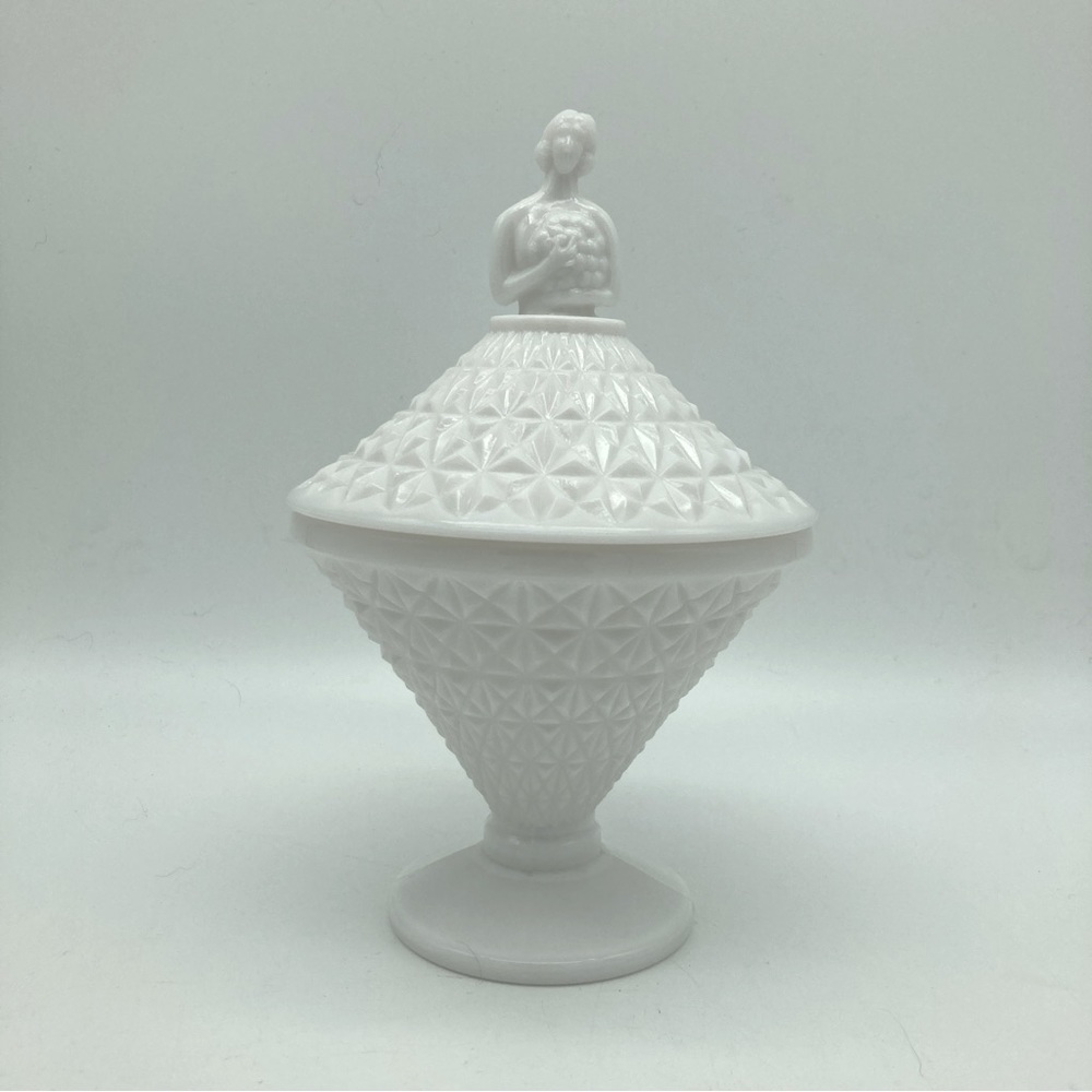 L.E. Smith Milk Glass Lillian VII Lidded Candy Dish